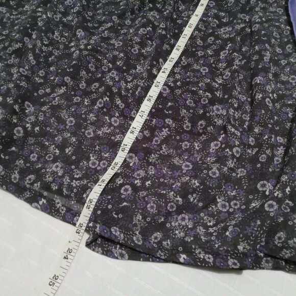 Pretty hand made floral silk skirt on a black background - Picture 5 of 6